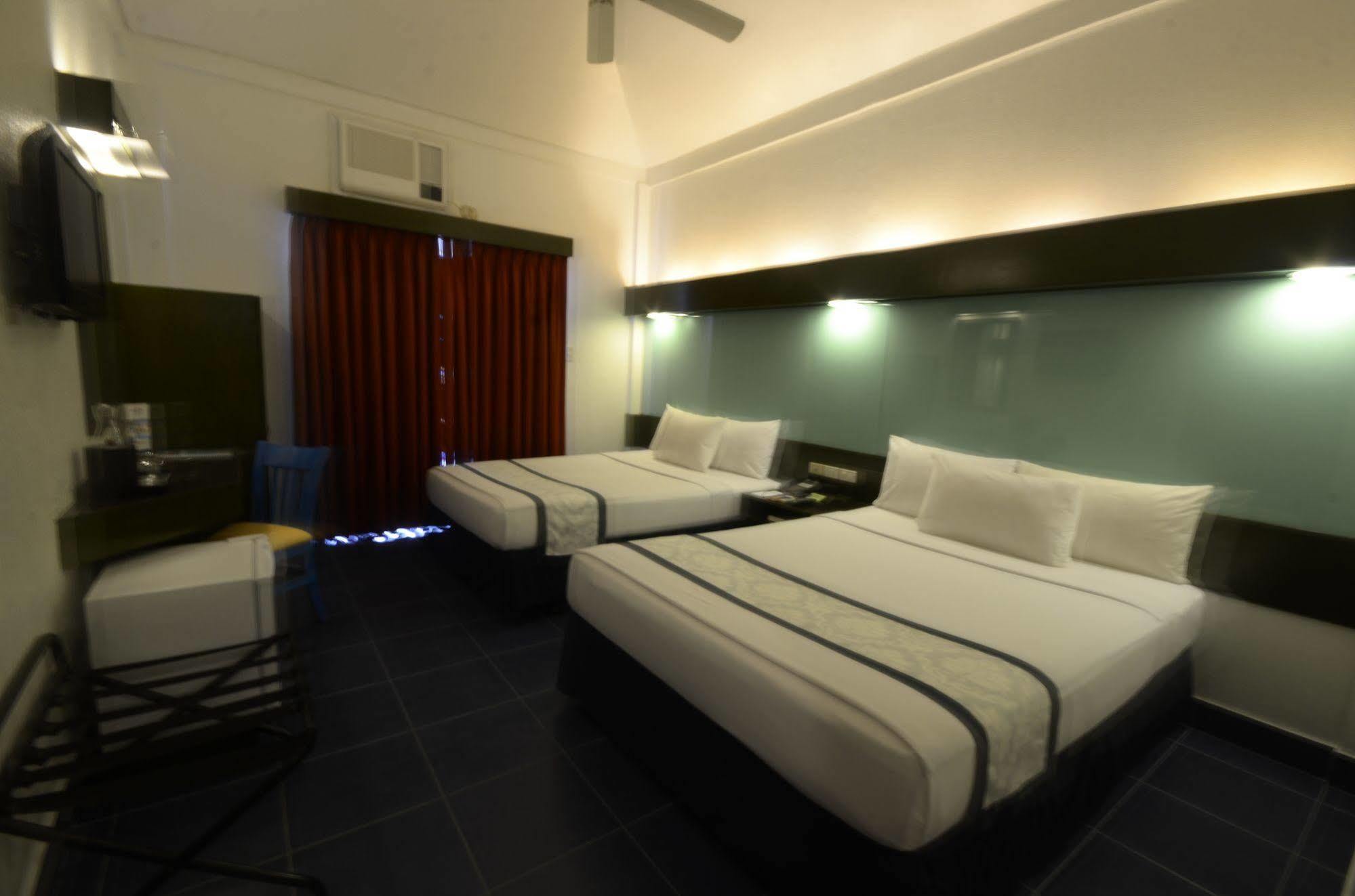 Microtel By Wyndham Puerto Princesa Ngoại thất bức ảnh
