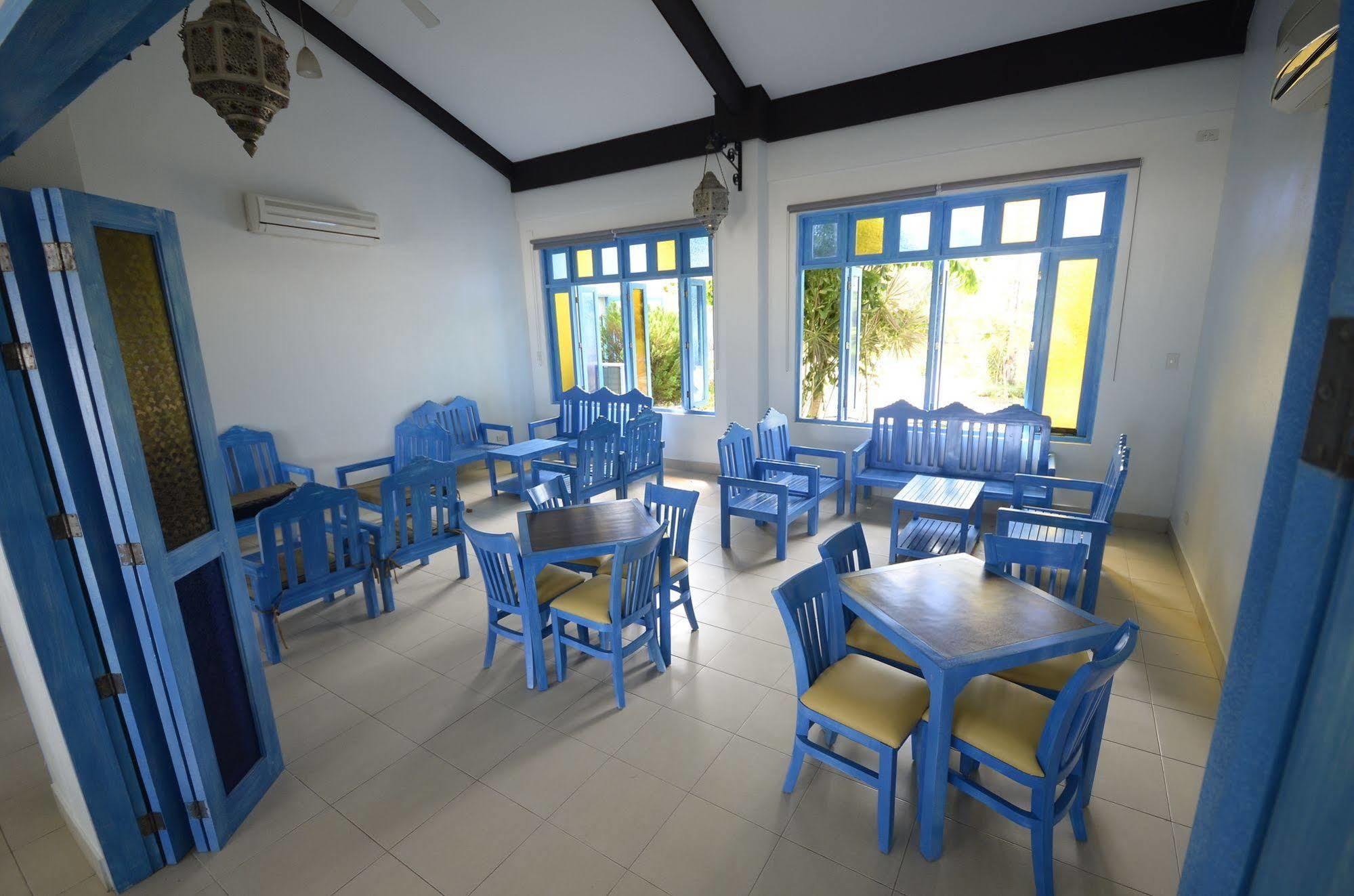 Microtel By Wyndham Puerto Princesa Ngoại thất bức ảnh