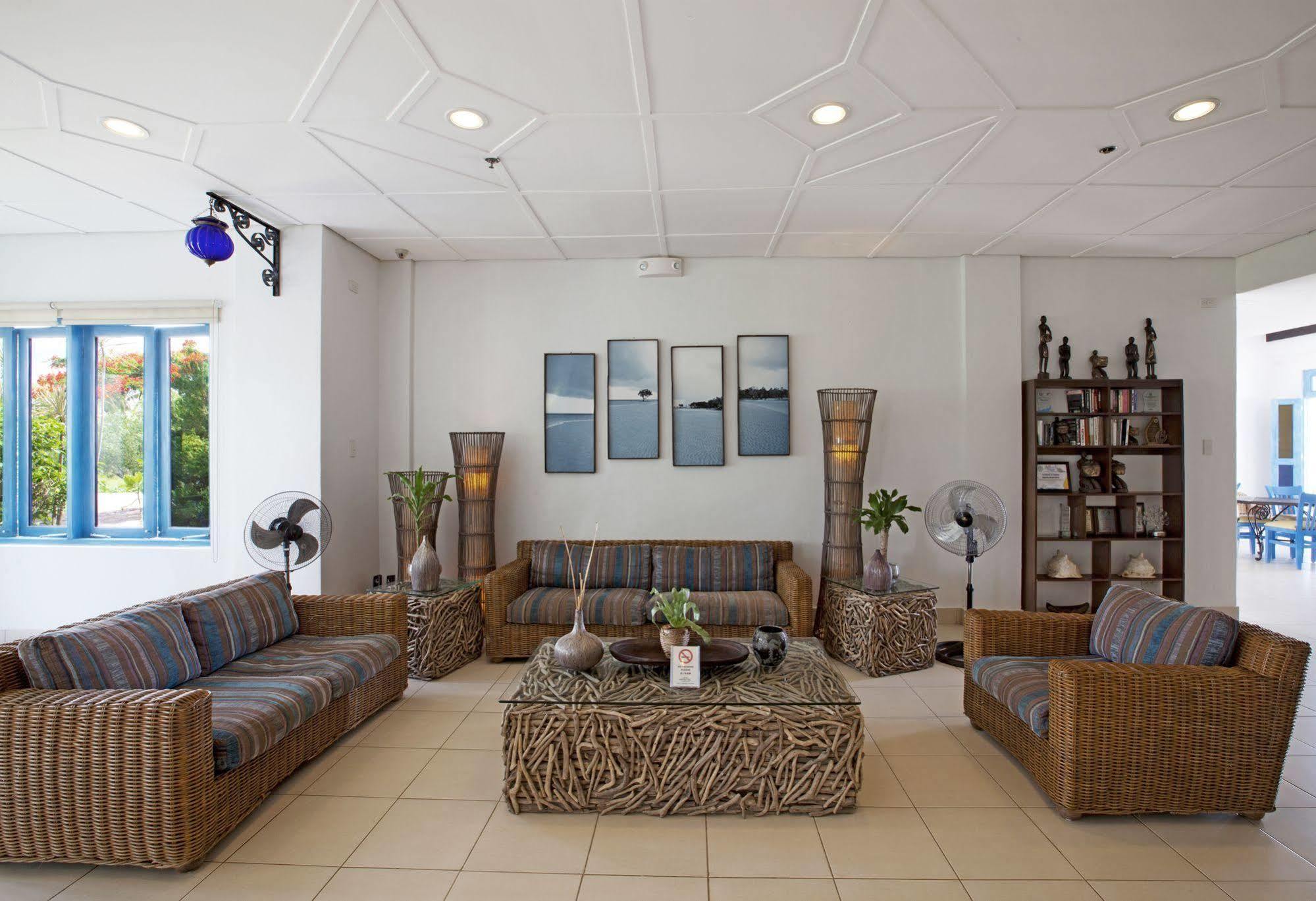 Microtel By Wyndham Puerto Princesa Ngoại thất bức ảnh